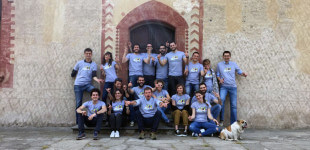 Team Cortilia con t-shirt illustrate Tostoini | Credits: Cortilia
